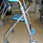 ANDADOR ALUMINIO CON RUEDAS Y ASIENTO